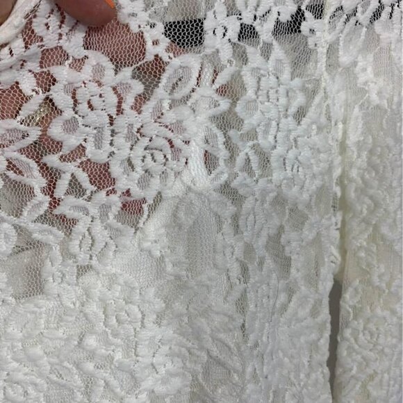 Woman’s Lace Long Sleeve. Built In Camisole. Lots Of Stretch. Candy Couture - Picture 3 of 7